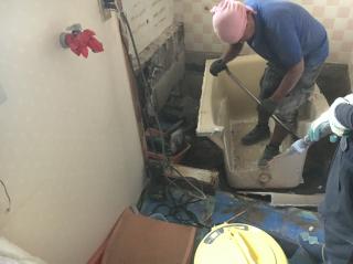 金沢市　ファミッツ　リフォーム　浴室　浴槽解体